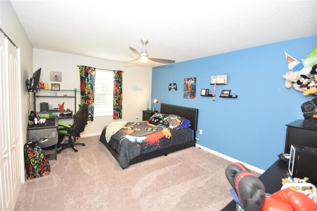 Building Photo - 124 Oakleaf Way