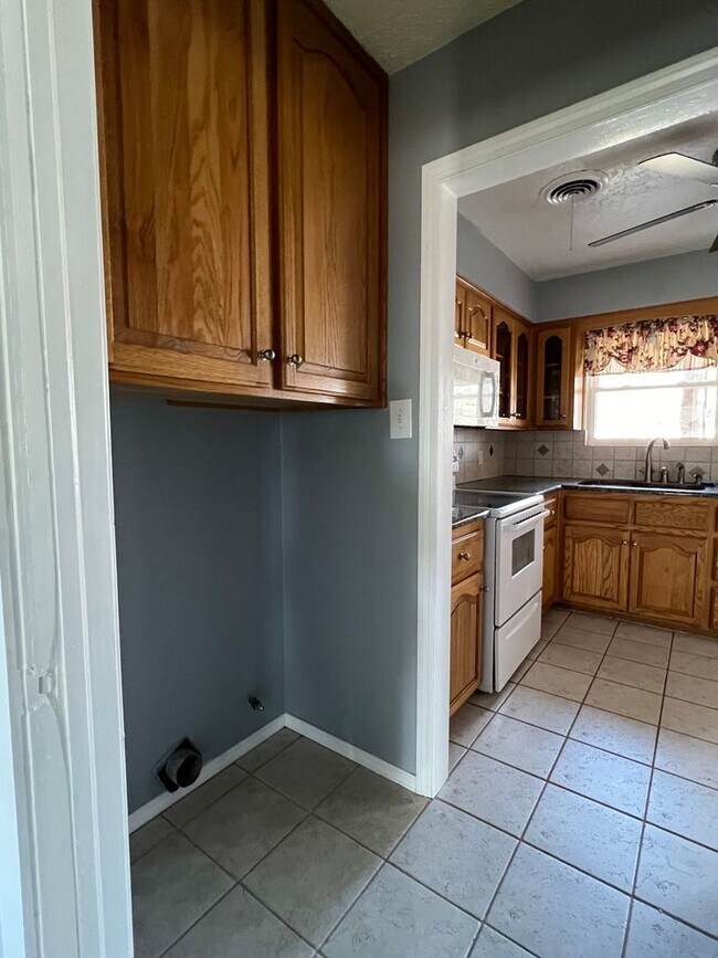 Building Photo - 3808 SE Camden Way