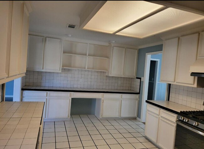 Building Photo - 4206 Gardendale Dr