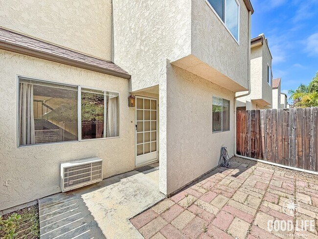 Building Photo - Spacious 3BD/2.5BA Townhouse in UTC W/ 2-Car Garage, Washer/Dryer, Balcony, Community Pool & Tenn...