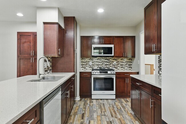 Building Photo - Spacious 4-Bedroom Home for Rent in Desira...