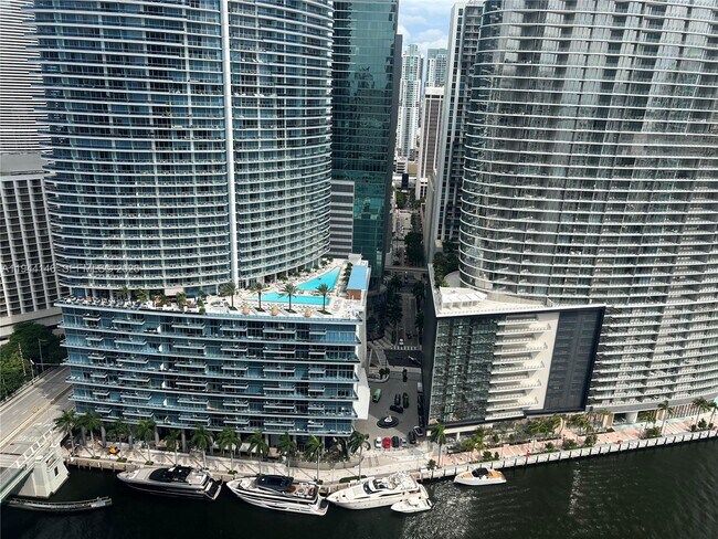 Building Photo - 475 Brickell Ave