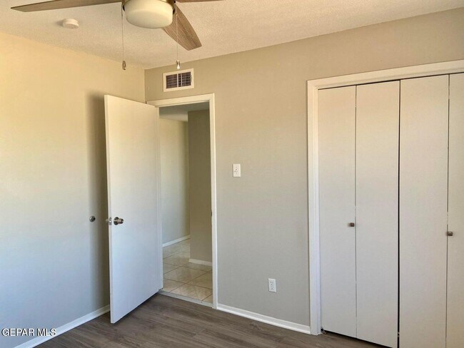 Building Photo - 6932 Escondido Dr