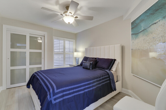 Building Photo - 515 Bay Colony Dr N
