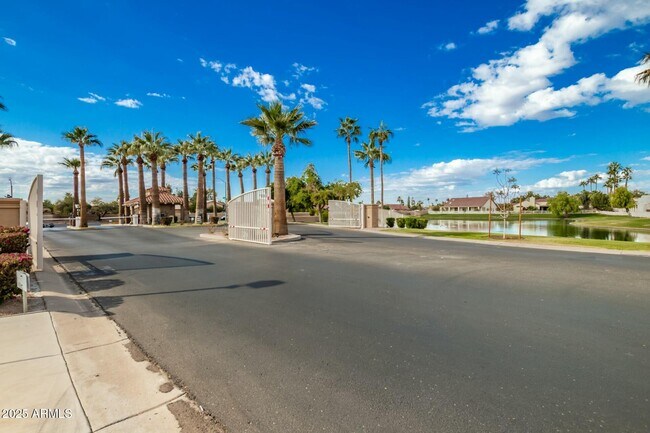 Building Photo - 10428 E Hercules Dr
