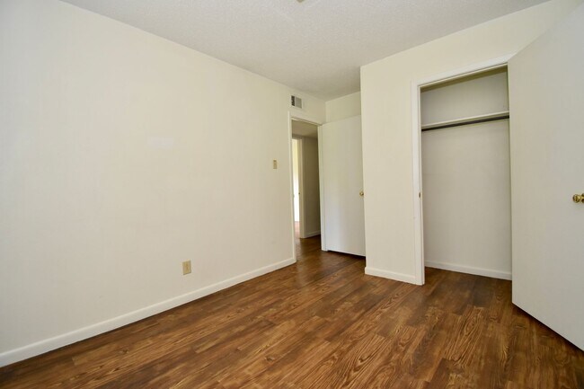 Building Photo - Saratoga Street Duplex