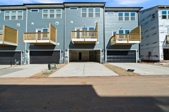Building Photo - Convenient New Construction Townhome in Durham - Easy commute to RTP, Brier Creek, Airport