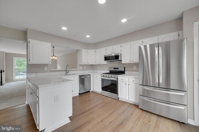 Building Photo - 8101 Chelaberry Ct