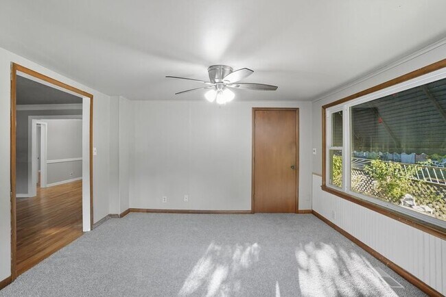Building Photo - 1644 S Knoxville Ave