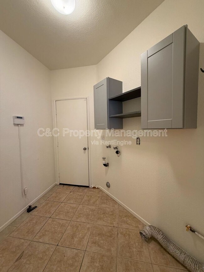 Building Photo - 1279 Gorge Run Wy