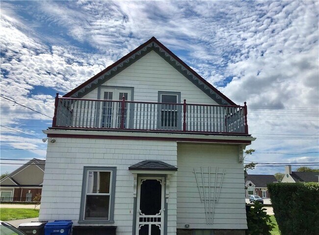 Building Photo - 673 Aquidneck Ave