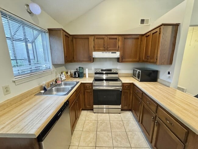 Building Photo - 648 Lagrange Pk Cv