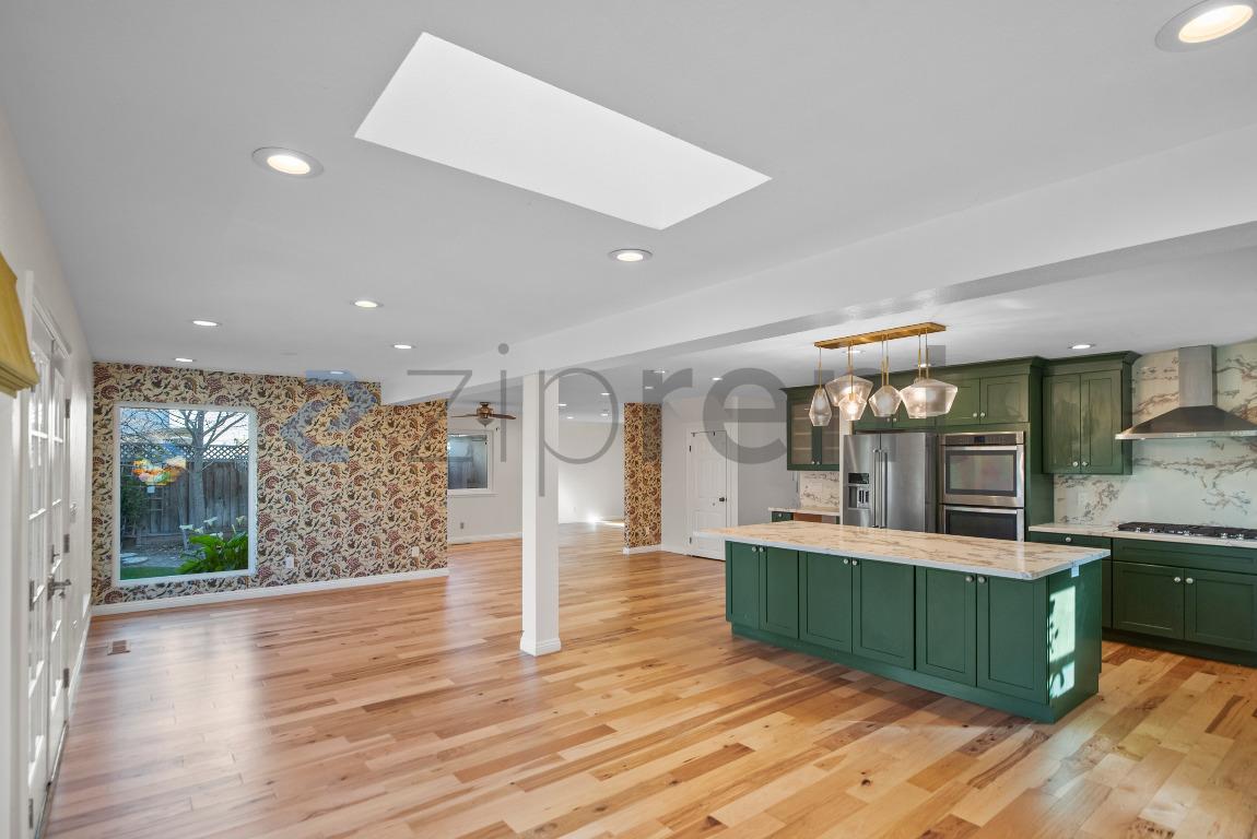 Building Photo - 743 Shawnee Ln