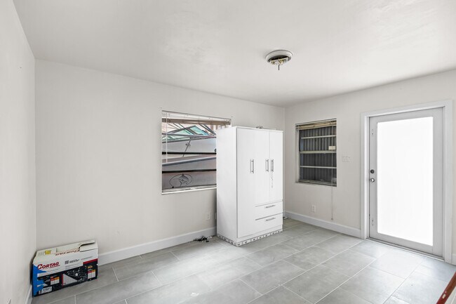 Building Photo - 1882 SW 17th Ave