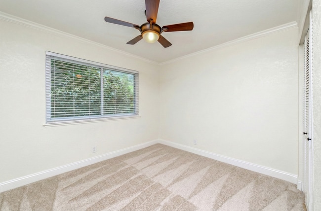 Building Photo - Pleasanton 2BD Townhouse w/ Granite Kitchen, Plank Floors, Community Amenities & Top Schools