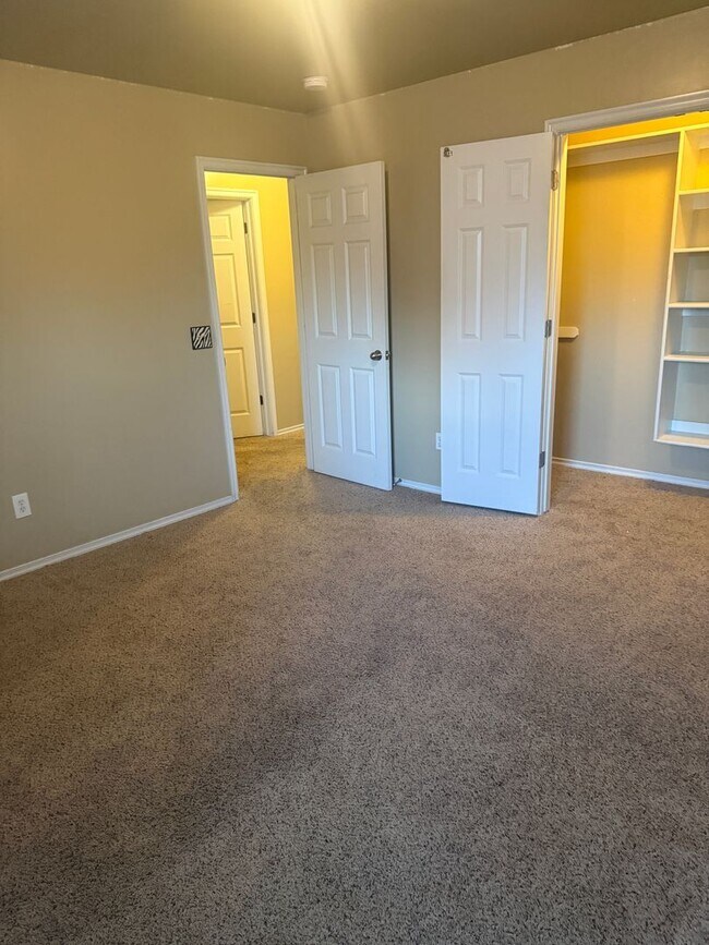 Building Photo - 10305 NW 38th Terrace