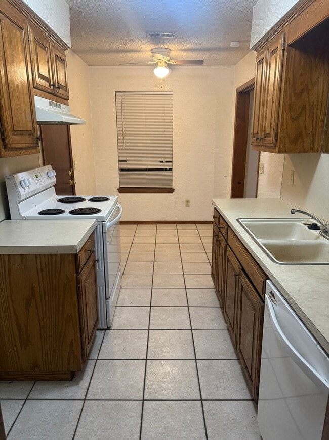 Building Photo - 1166 N Eagle Ln