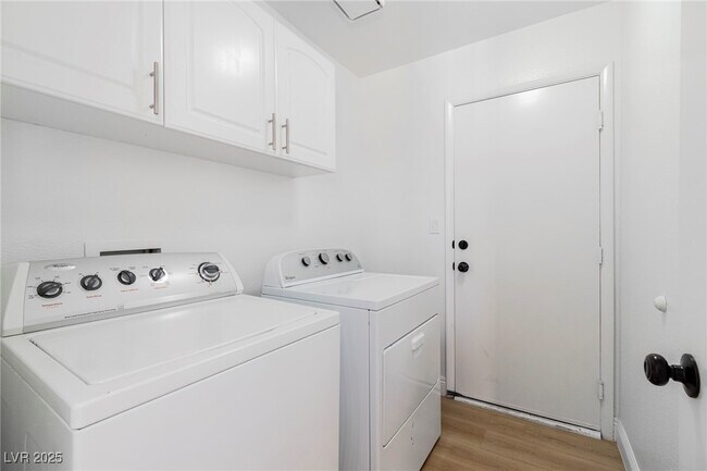 Building Photo - 2701 Sattley Cir