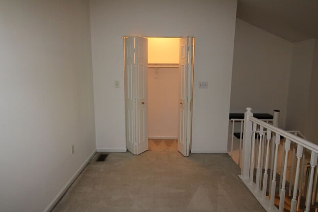 Building Photo - Very well maintained 2-bedroom 2-bath cond...