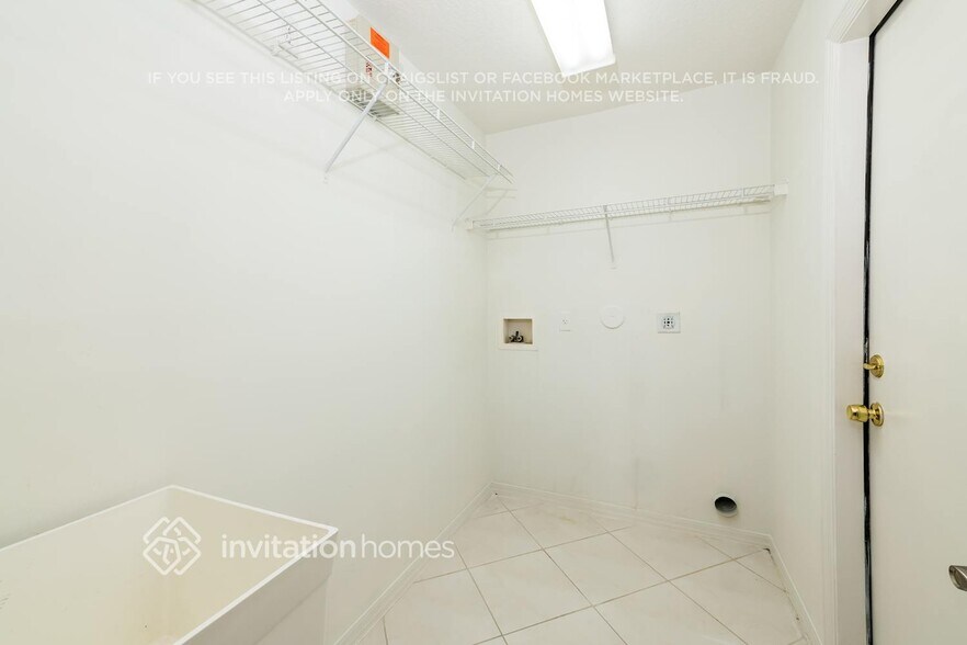 Building Photo - 3746 Old Lighthouse Cir