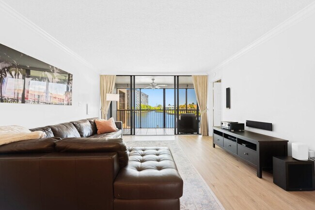 Building Photo - 1100 SE 5th Ct