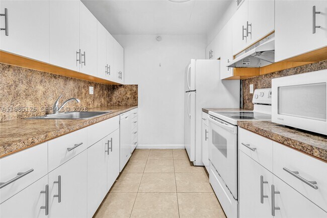 Building Photo - 7201 Miami Lakes Dr