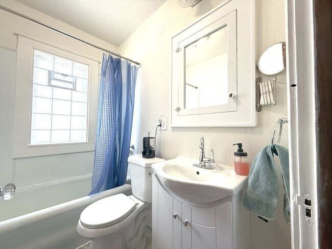 Building Photo - 1411 Rawson Ave