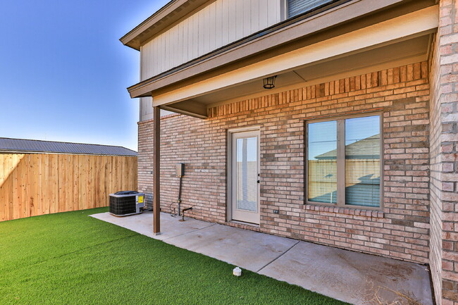 Building Photo - Like-New Modern Townhomes in Cooper ISD!