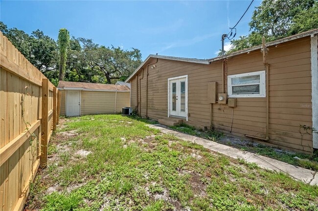 Building Photo - 1302 E Louisiana Ave