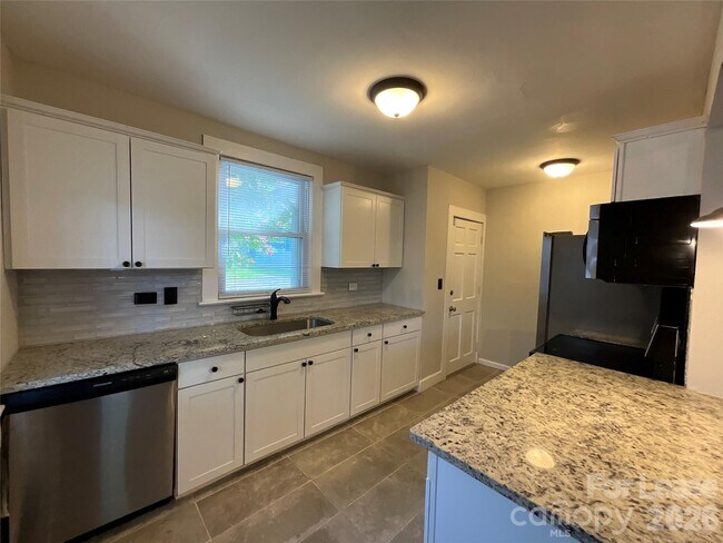 Building Photo - 3820 Freedom Dr