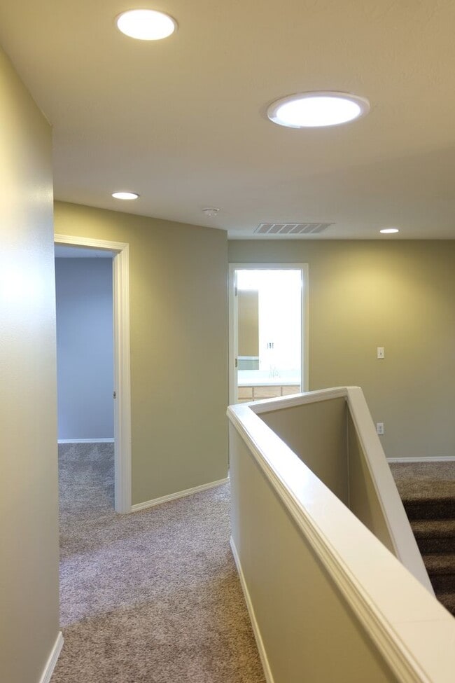 Building Photo - !!!HALF MONTH RENT FREE!!!? Beautifully Updated Home in a Peaceful, Highly Desirable Fisher’s Lan...