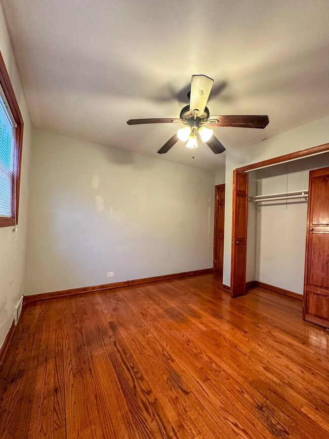 Building Photo - 8626 S Damen Ave