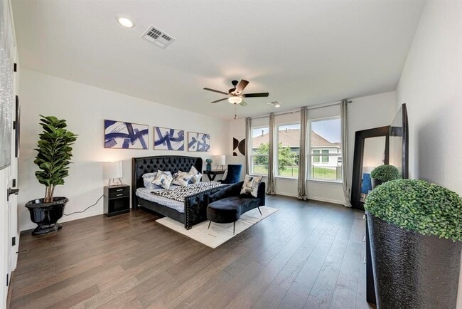 Building Photo - 5028 Olimpico Wy