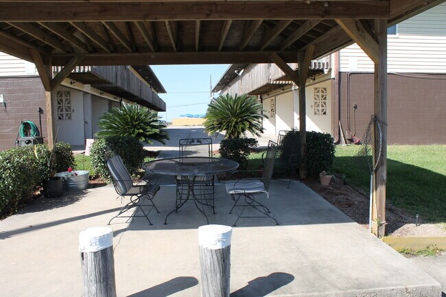 Building Photo - 4638 Pontchartrain Drive