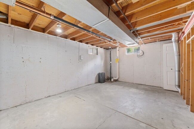 Building Photo - 7416 Upham St