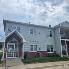 Building Photo - 1335 SE Florence Dr