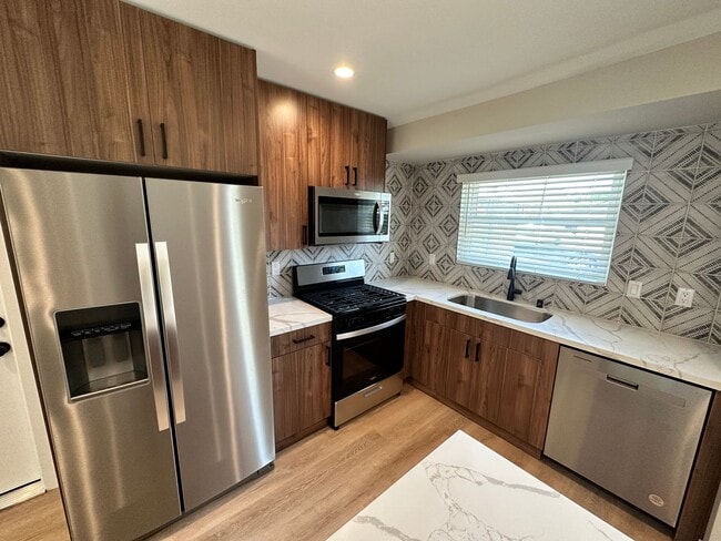 Building Photo - Fully Renovated in 2023!! 4BD/2BA on Tipton