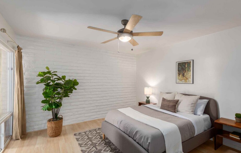 Building Photo - 4352 N 36th Plz