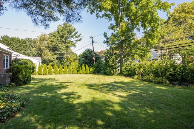 Building Photo - 777 Hunt Ln