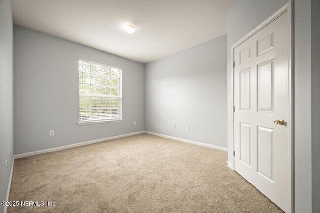 Building Photo - 7990 Baymeadows Cir E