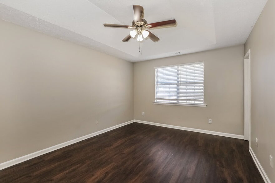 Building Photo - 370 Summer Hill Cir