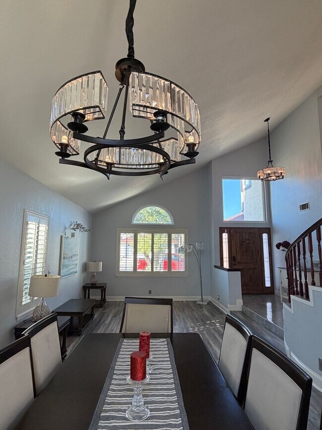 Building Photo - Spacious Living in a Beautifully Updated 4 Bedroom Home!