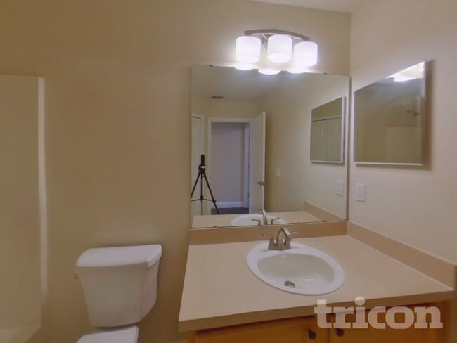 Building Photo - 1074 Worthington Dr