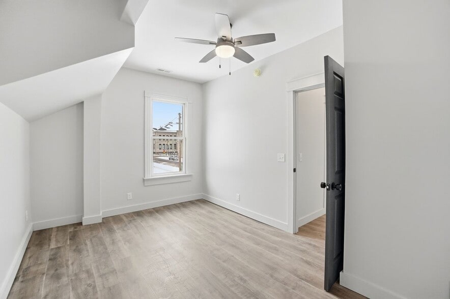 Building Photo - 131 S C St