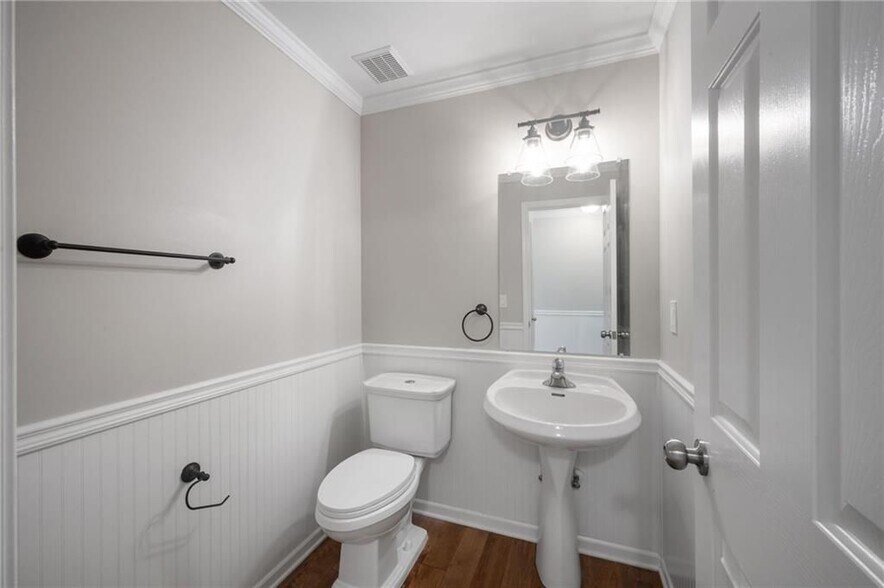 Building Photo - 61 Gellmore Ln