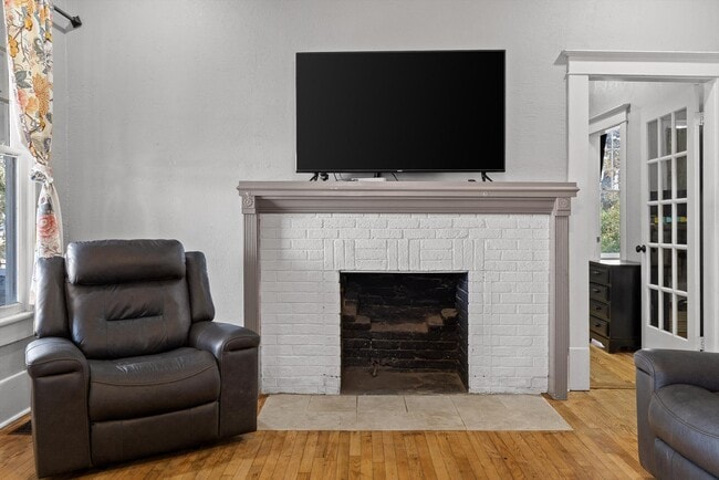 Building Photo - 207 Culberson Ave