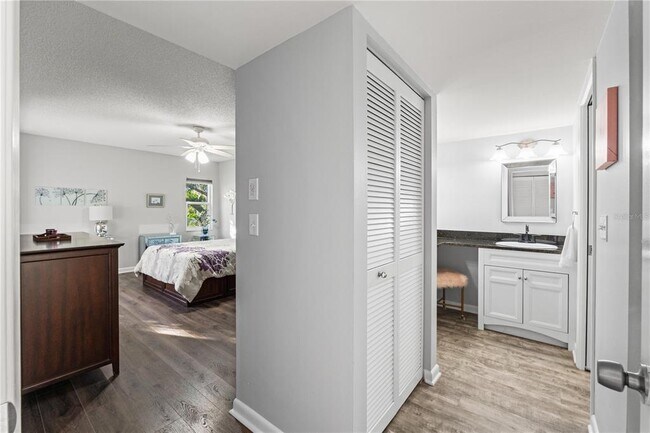 Building Photo - 300 S Florida Ave