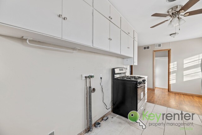 Building Photo - MOVE-IN SPECIAL – $625 off 1st Month Rent!...