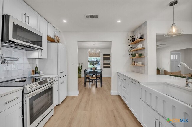 Building Photo - 513 Santa Clara Rd