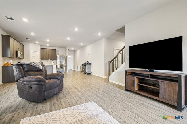Building Photo - 10310 Mager Ln